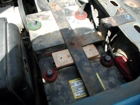1985 Ford Bronco - Because the fender lip is rotten, the whole inner fender is dropping.