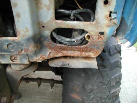 1985 Ford Bronco - Close up of the left side if the rad support.