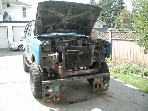 1985 Ford Bronco - After removing a few bolts, the rad support was finally out.