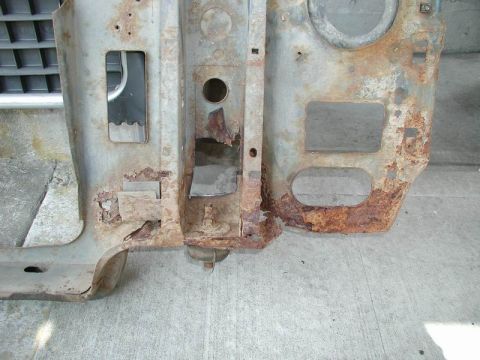 1985 Ford Bronco - The right side; the body mount bolt broke on me.