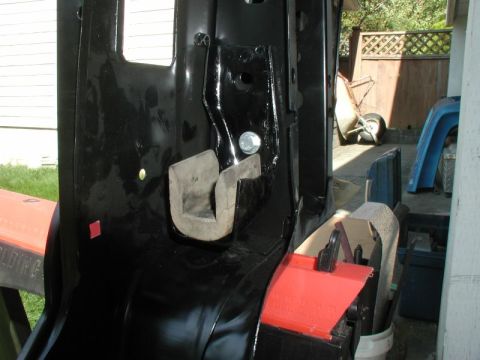1985 Ford Bronco - The old radiator mounts bolted to the new radiator support.