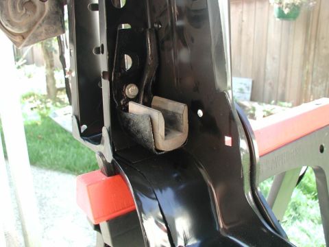 1985 Ford Bronco - The old radiator mounts bolted to the new radiator support.