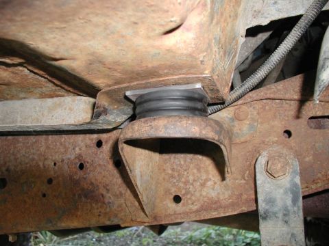 1985 Ford Bronco - The right mount at the front of the cab.