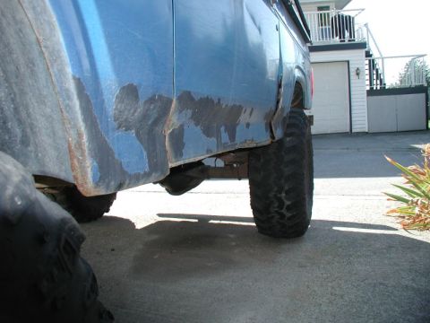 1985 Ford Bronco - Removed the left rock slider.