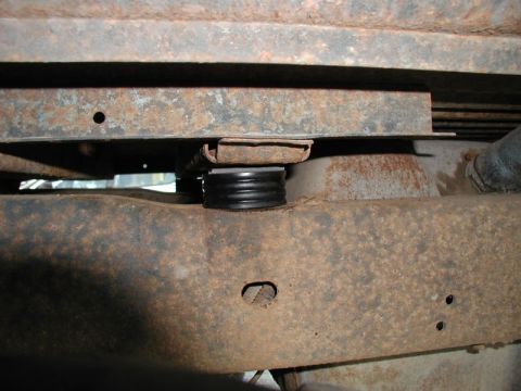 1985 Ford Bronco - I got all but the front cab mount out. Two of these made me work my arse off to get them out, so I ran out of time.