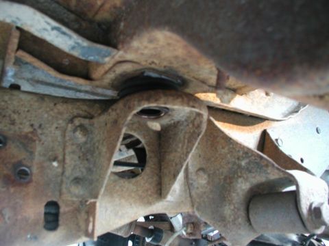 1985 Ford Bronco - I got all but the front cab mount out. Two of these made me work my arse off to get them out, so I ran out of time.