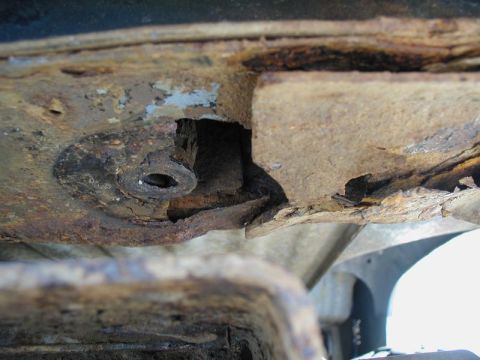 1985 Ford Bronco - The right rear corner; extremely rotted.