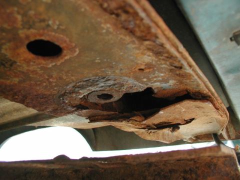 1985 Ford Bronco - The right rear corner; extremely rotted.