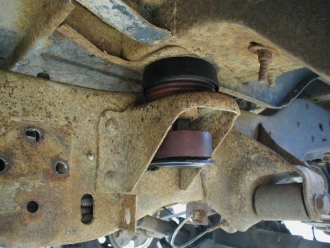 1985 Ford Bronco - The left side ready to be tightened.