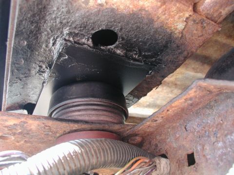 1985 Ford Bronco - The left side ready to be tightened.