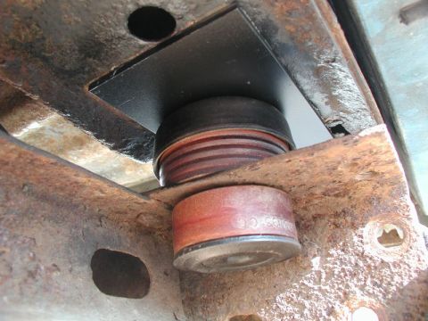 1985 Ford Bronco - The right side ready to be tightened.