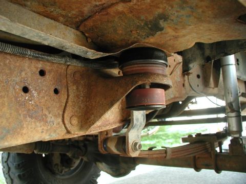 1985 Ford Bronco - The right side ready to be tightened.