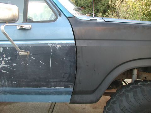 1985 Ford Bronco - Off-shore fender meets OE door.