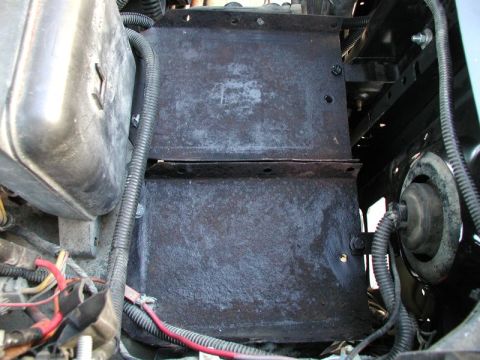 1985 Ford Bronco - Both battery trays installed.