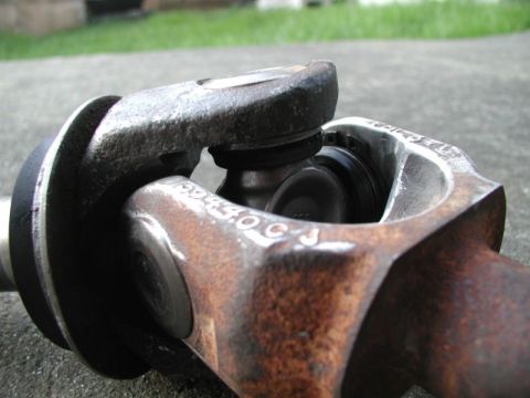 1985 Ford Bronco - These caps are not going anywhere.