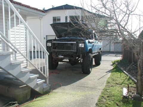 1985 Ford Bronco - The front axle back together.