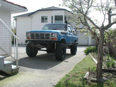 1985 Ford Bronco - Ready and waiting for the next work day.