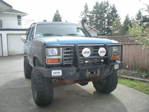 1985 Ford Bronco - I'm not digging the gap between the grille and bumper (due to the taller Super Duty body mounts), but I'll have to get used to it.