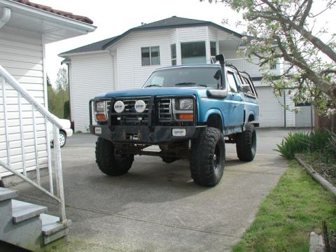 1985 Ford Bronco - I'm not digging the gap between the grille and bumper (due to the taller Super Duty body mounts), but I'll have to get used to it.