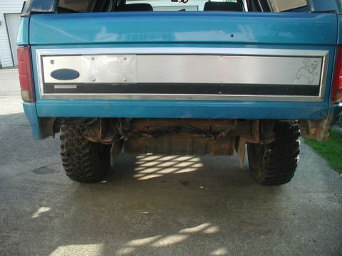 1985 Ford Bronco - Bumper and fill panel removed.