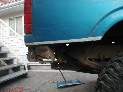 1985 Ford Bronco - Right fender, after trimming.