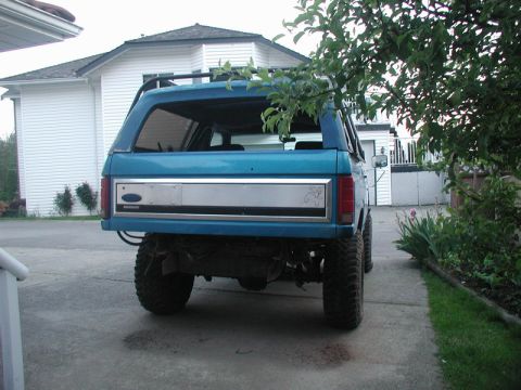 1985 Ford Bronco - Ready for the bumper.