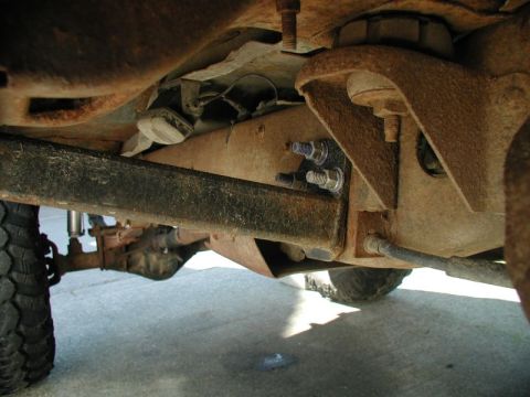 1985 Ford Bronco - Definately need that lower bolt on each leg.