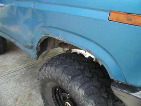 1985 Ford Bronco - Passenger side, front fender.