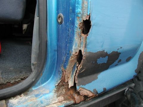 1985 Ford Bronco - A combination of the flexing and twisting from yeasrs of wheeling and rust caused some new rattles on this trip.