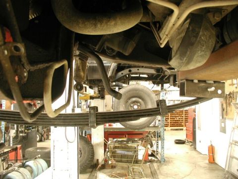 1985 Ford Bronco - The drop pitman arm will have to replaced with a stock one.