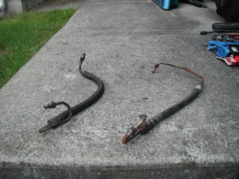 1985 Ford Bronco - left - Bronco pressure hose right - van pressure hose