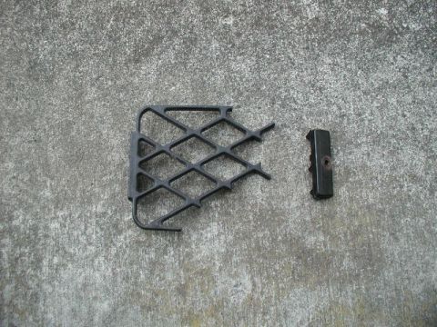 1985 Ford Bronco - After 4 years of abuse, the grille is finally had it.