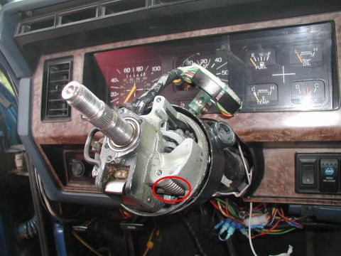 1985 Ford Bronco - Carefully put the tilt spring in.
