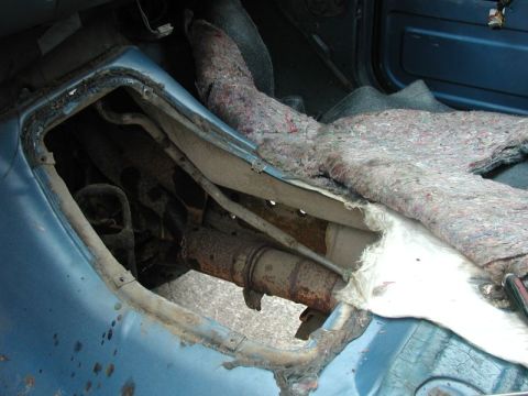 1985 Ford Bronco - Found a buyer for the transmission, so removed it, along with the transfercase and driveshafts. My floor jack failed me big time, but my bu…