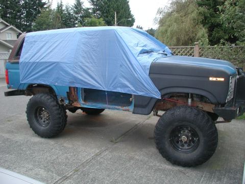 1985 Ford Bronco - Sold the doors and a few dash pieces, so Blue finally hit the "ghetto" stage.
