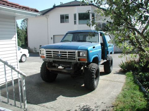 1985 Ford Bronco - Removed the front and rear bumpers.