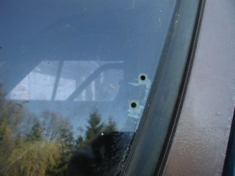 1985 Ford Bronco - Missing the right window latch.