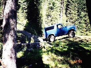 1985 Ford Bronco - Crossing through an old creek (barely a trickle of water).
