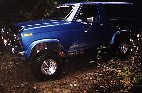 1985 Ford Bronco - We stopped for something on the way down (not sure what), so I took a couple pics of myself.