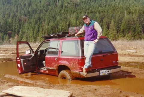 1985 Ford Bronco - Dale attempting one of the many mud pits.