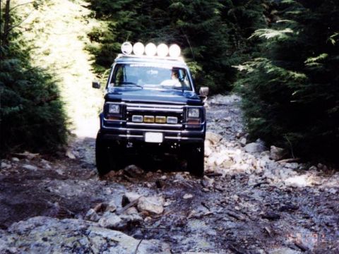 1985 Ford Bronco - This is a tricky spot.....