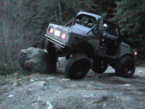 1985 Ford Bronco - Jay climbs the big rock.
