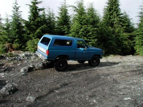 1985 Ford Bronco - Seeing if the new 35's rub.