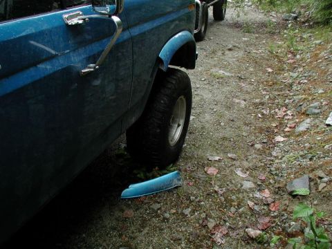 1985 Ford Bronco - Broke the right front fender flare.