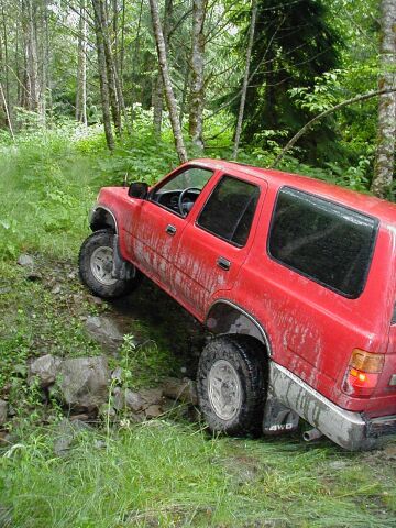 1985 Ford Bronco - His bumper dug right in.