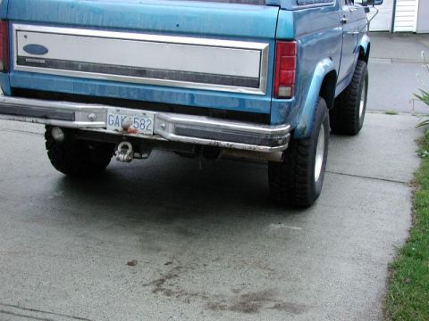 1985 Ford Bronco - Hit the right auzillary back-up light.