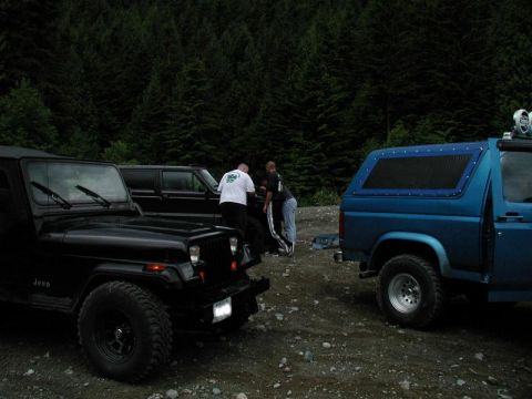1985 Ford Bronco - Jasons 4wd wasn't working, so we took a quick look.