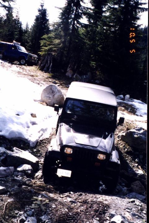 1985 Ford Bronco - Turning around.