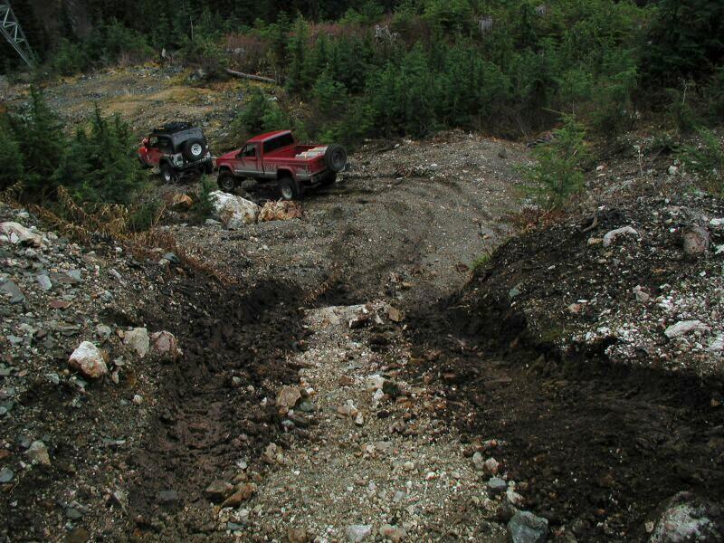 This is an alternate route called 'Pucker Hill'. It is very steep, and you end up sliding most of the way down. I took the normal route.