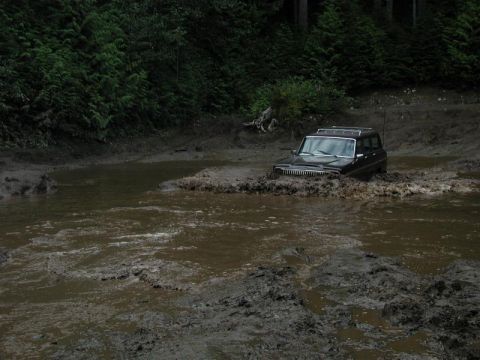 1985 Ford Bronco - Dave going into the mud puddle.